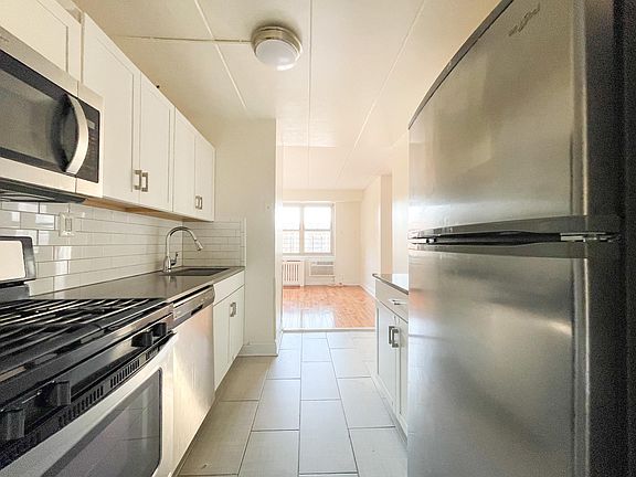 5th image of 32 Park Ave #4B