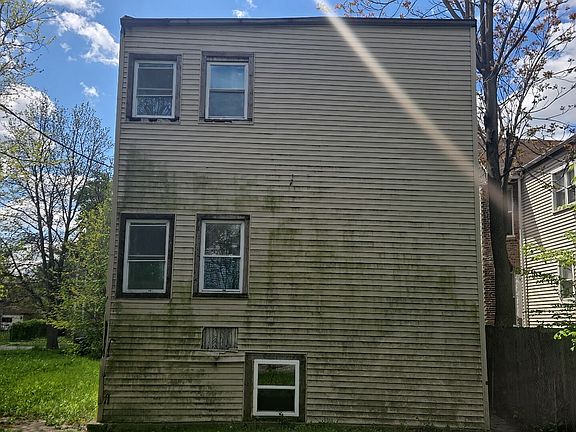 3rd image of 132 W 113th St