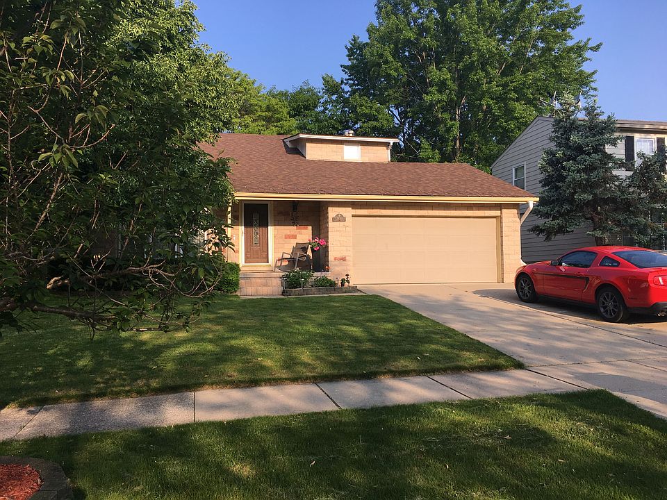 24361 Kings Pointe