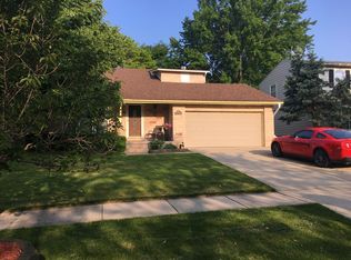 24361 Kings Pointe Dr, Novi, MI 48375