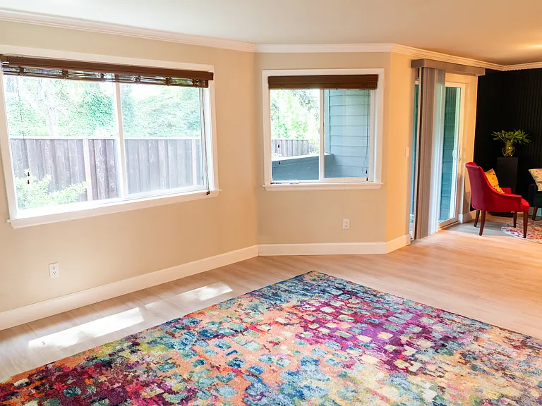 Living room & kitchen nook/dining area