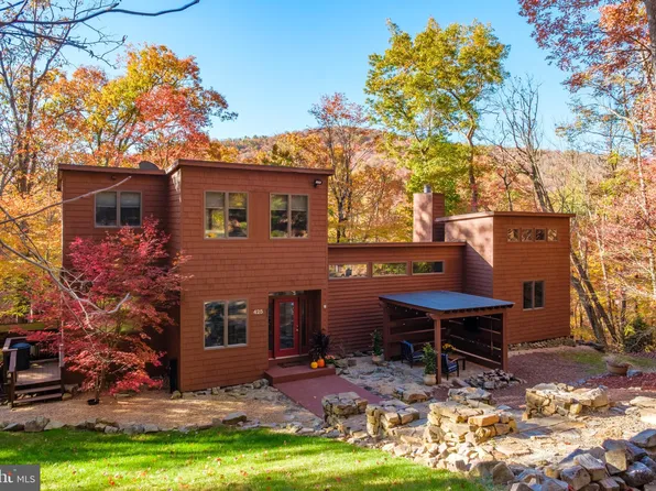 425 Breeze Way, Hinton, VA 22831