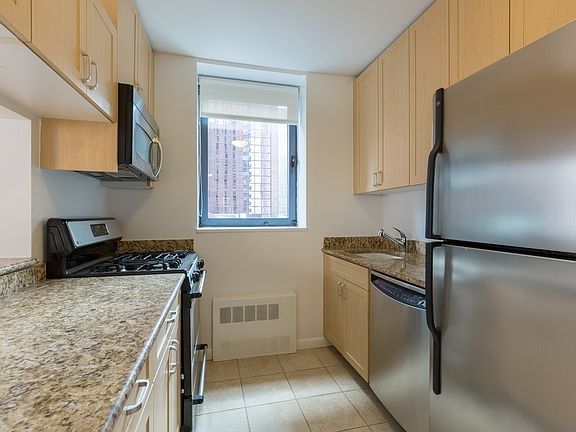 4th image of 235 W 48th St APT 24B