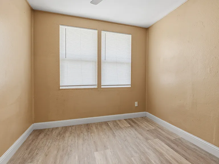 1639 E 6th St #1639 — Photo 14