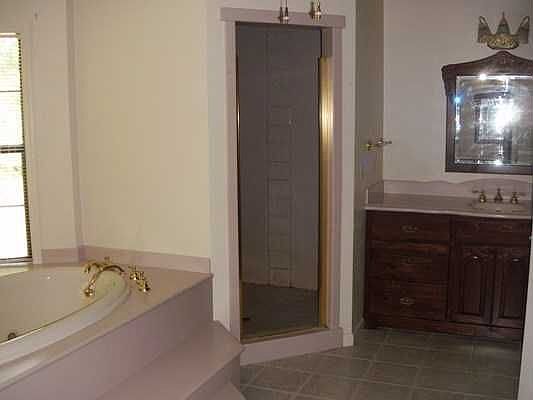 4th image of 22049 NE State Road 20