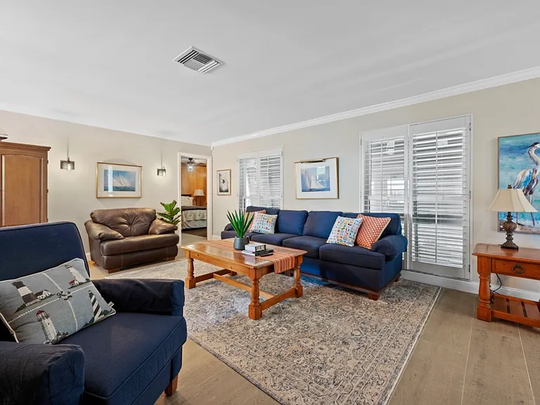 1090 Fairview Ln — Photo 20
