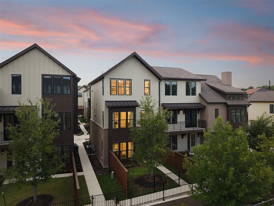 1st image of 2209 Woodland Ave #203