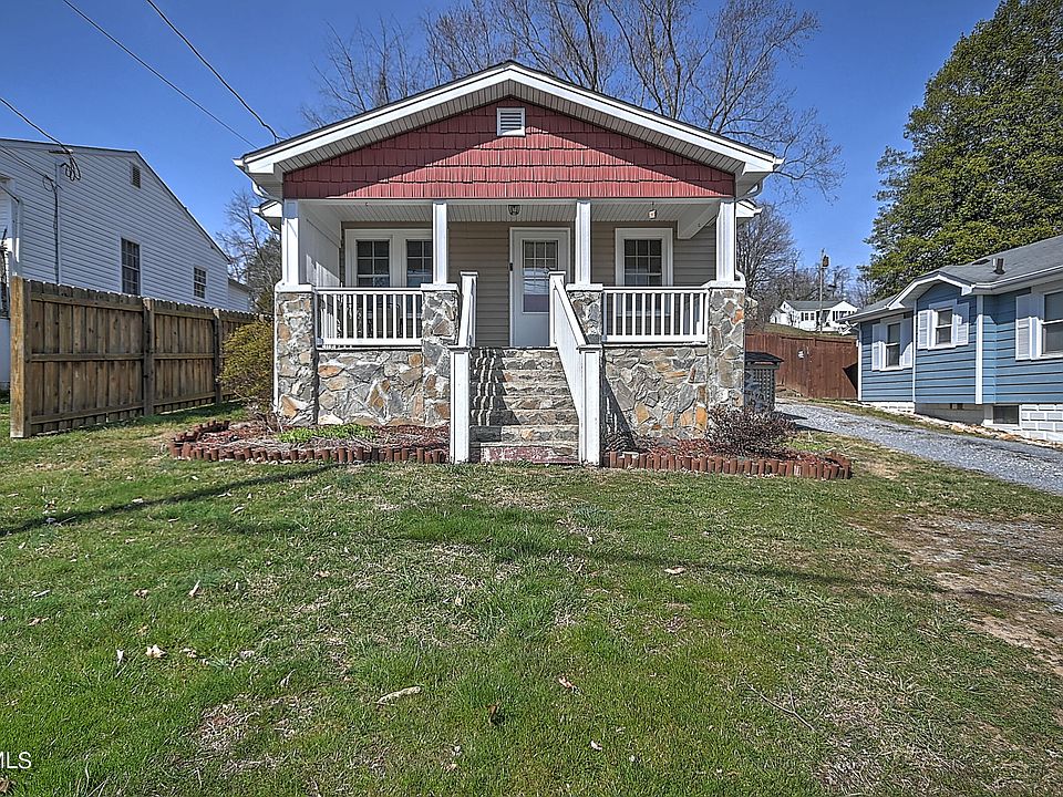 1st image of 245 Magnolia Dr
