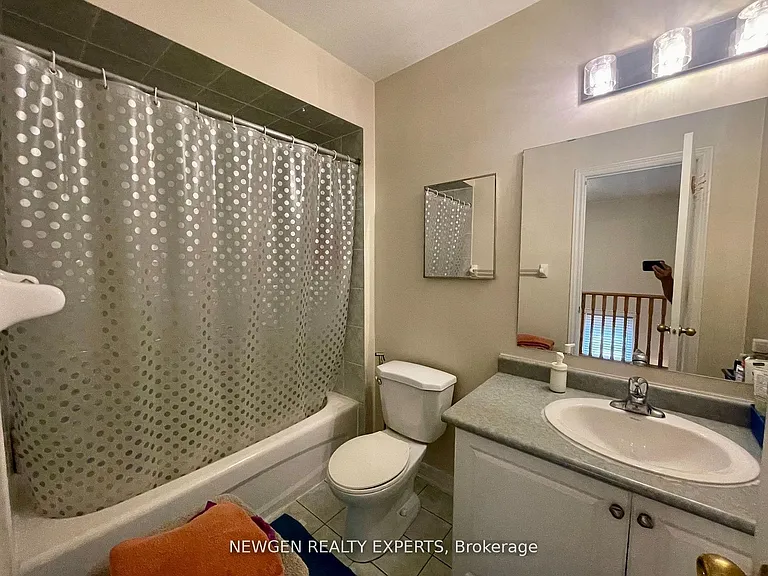 42 Crystalview Cres #UPPER — Photo 5