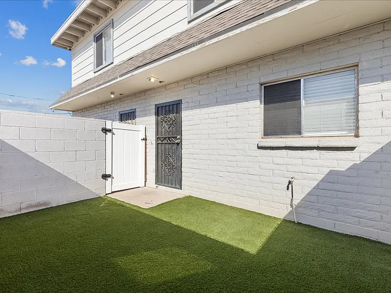 2207 N 9th Ave — Photo 19
