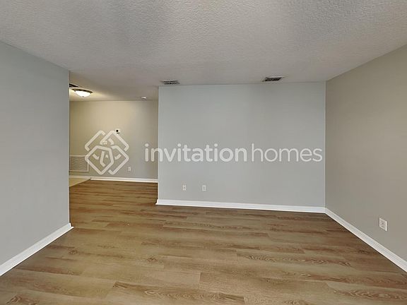 4th image of 948 Windrose Dr
