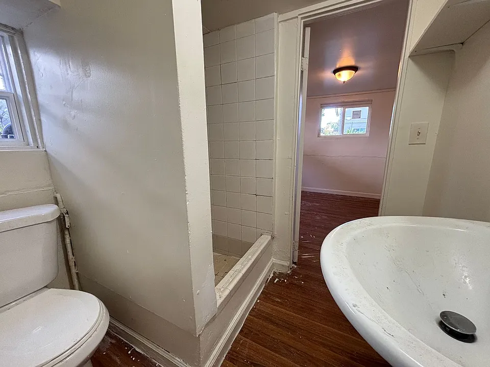 1228 Halona Pl