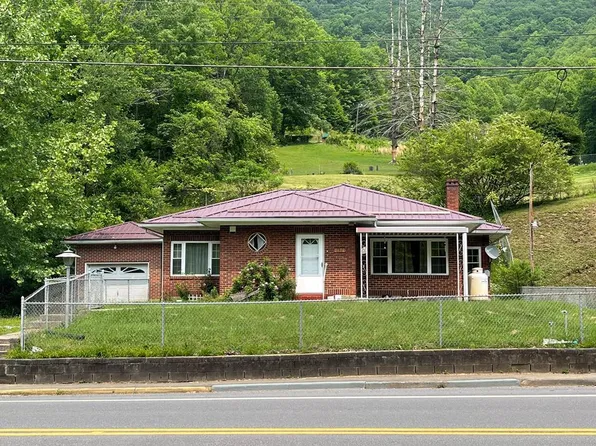 1674 Cook Pkwy, Oceana, WV 24870