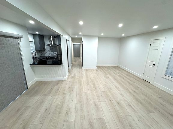 3rd image of 603 Woodside Way #3
