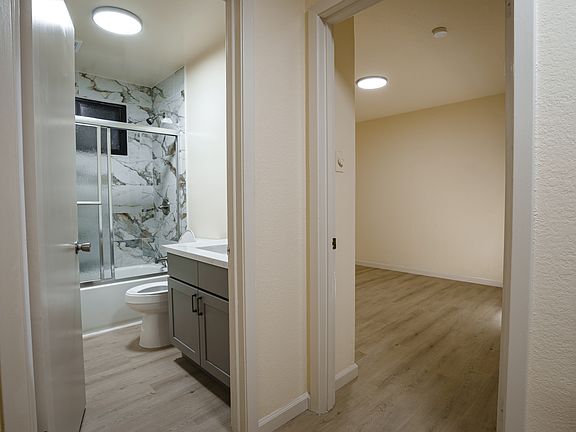 5th image of 582 Euclid Ave #D