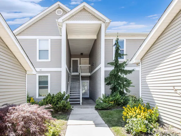 1377 Fox Pointe Cir, Ann Arbor, MI 48108