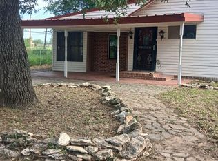 215 SE 1st St, Premont, TX 78375