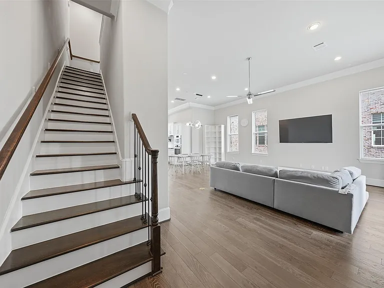 8612 Emnora Ln — Photo 20