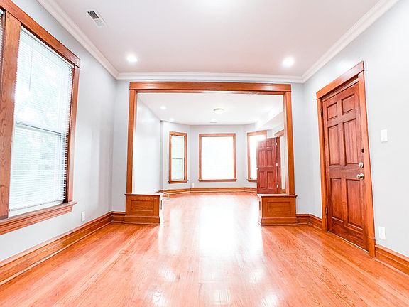 4th image of 2439 N Avers Ave #1