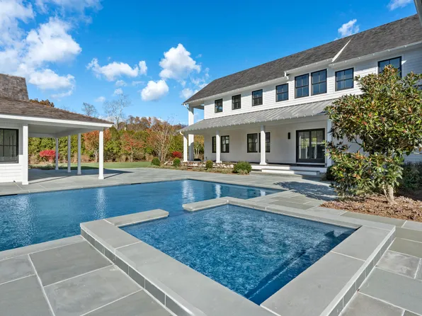 275 Narrow Ln, Bridgehampton, NY 11932