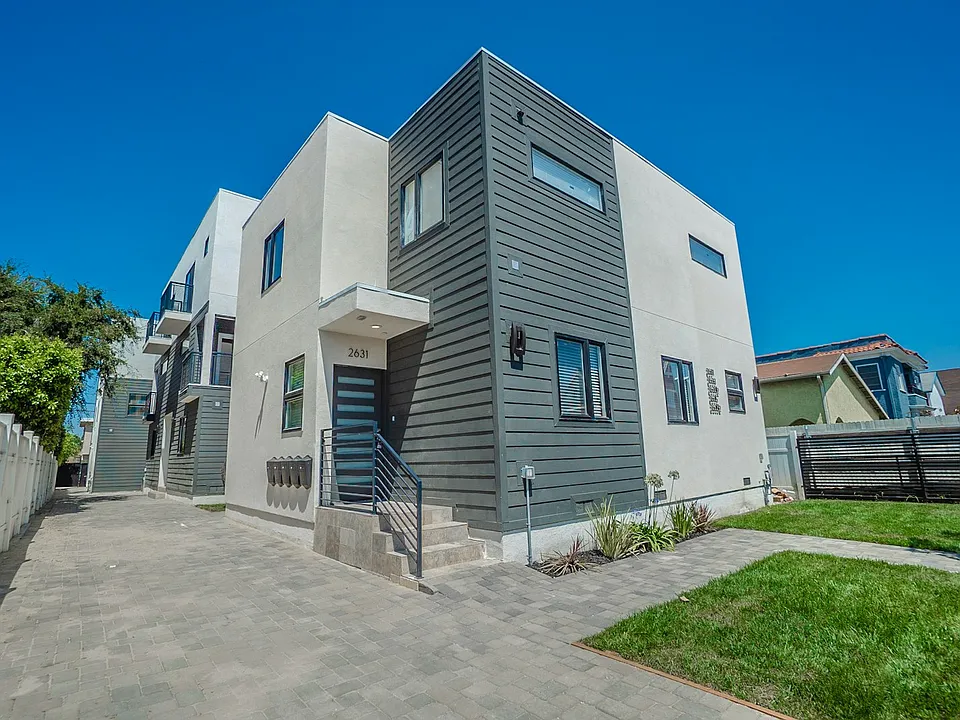 2631 S La Salle Ave #2635-1/2