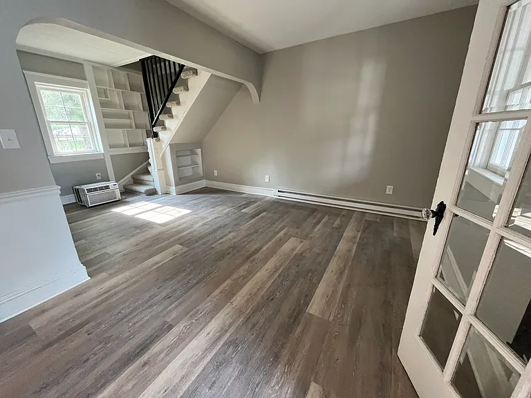 214 Somerset St — Photo 4