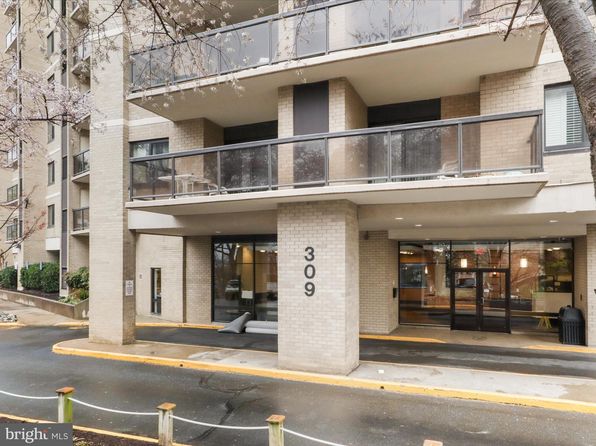 309 Yoakum Pkwy APT 1003, Alexandria, VA 22304