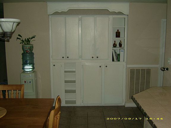 YOUR DINING ROOM W/PANTRY!!!