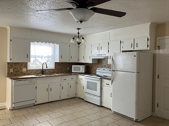 4th image of 1411 Michelle Dr
