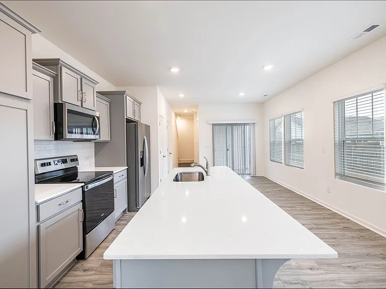461 Kinnerton Pl — Photo 7