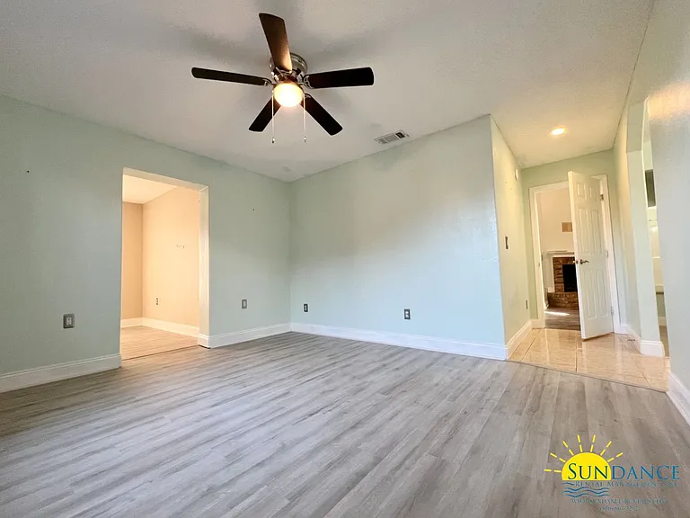 1059 Windmill Dr — Photo 11