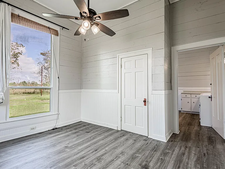 246 FM 405 — Photo 11