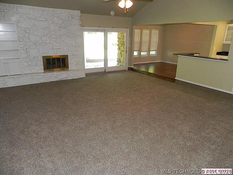 7834 S 72nd Ave E — Photo 6