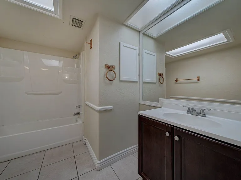 2133 W Morten Ave — Photo 15