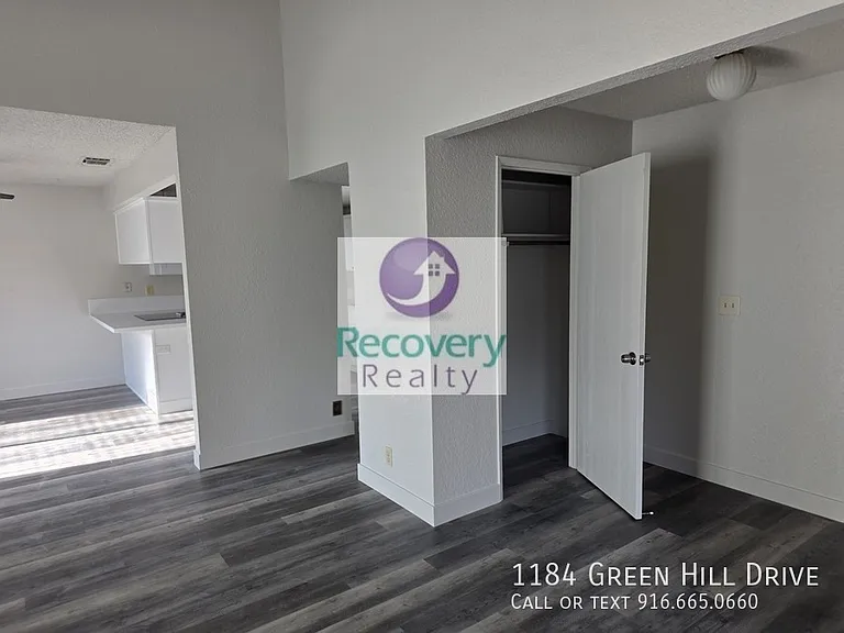 1184 Green Hill Dr — Photo 3