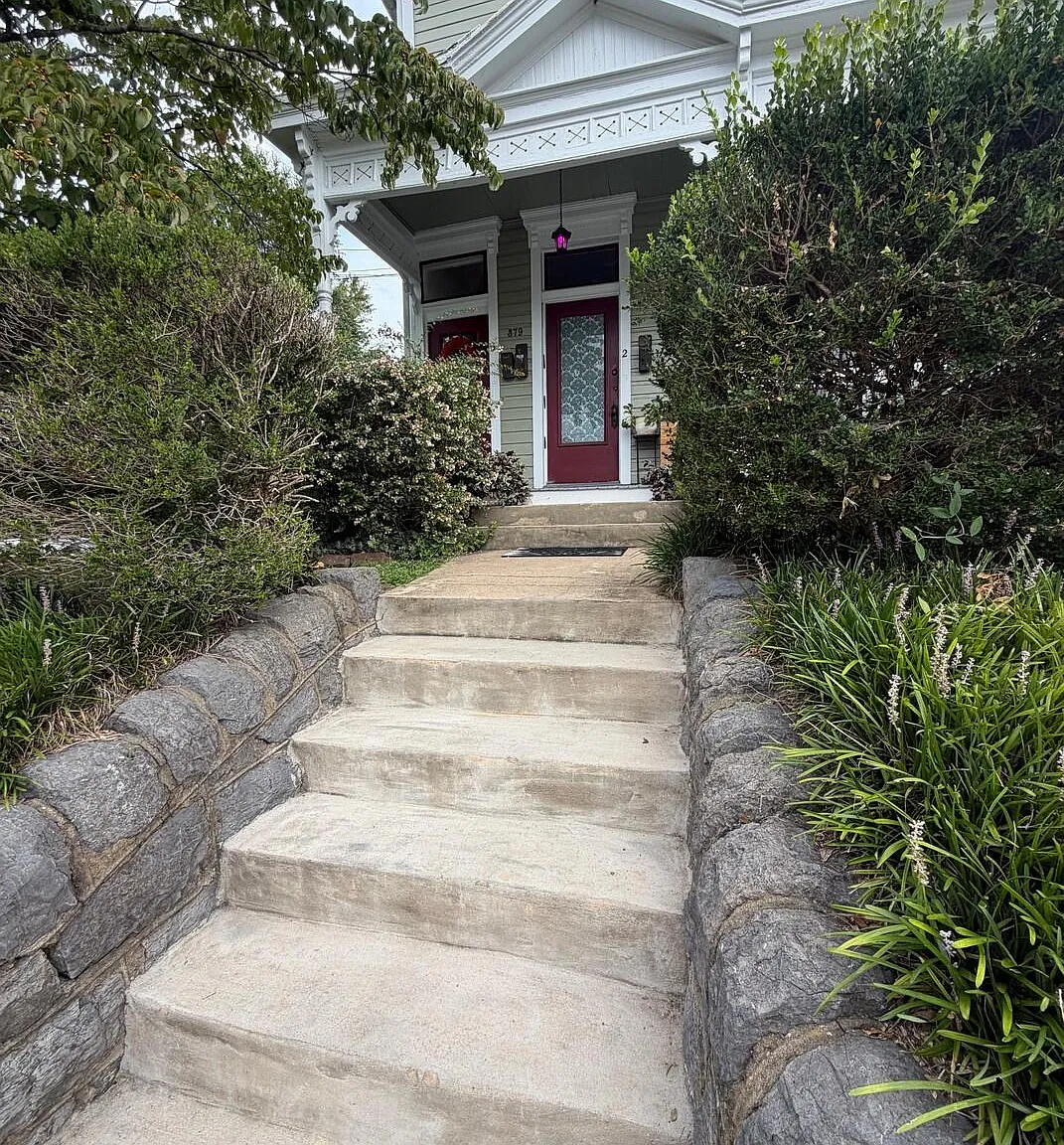 1 bed, 1.0 bath, 600 sqft, $1,050 — Photo 2