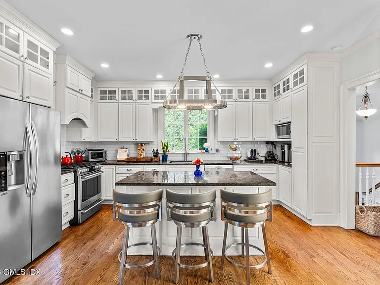 8 Highview Ave — Photo 10