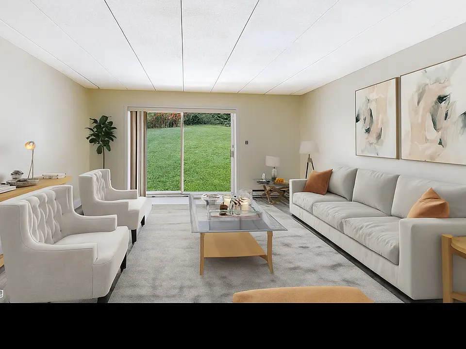 Living room
*Virtual Staging