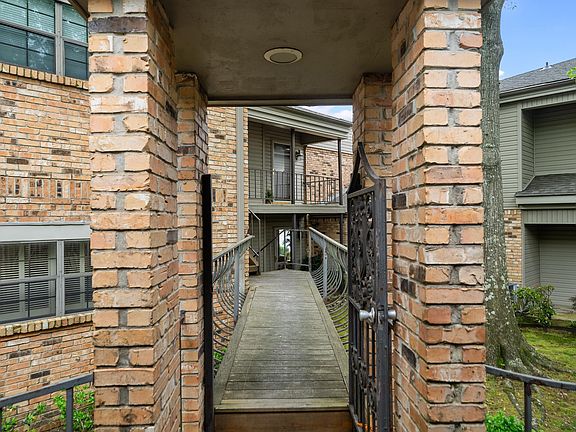 4th image of 1201 Lakeshore Dr APT 41