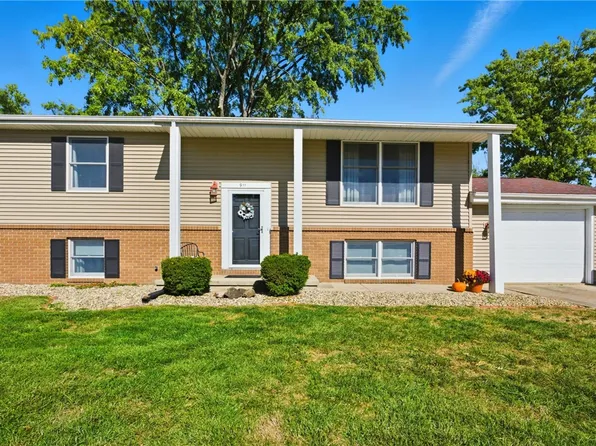 911 W Hayes Ave, Charleston, IL 61920