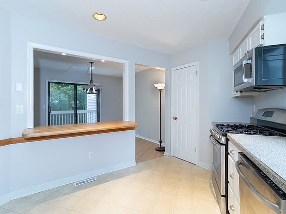 5th image of 258 Opening Hill Rd