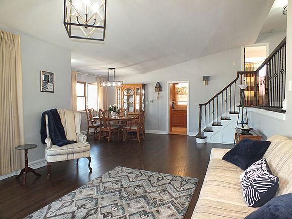 3rd image of 1033 Olivia St