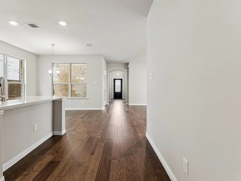 1104 Milfoil Dr — Photo 6