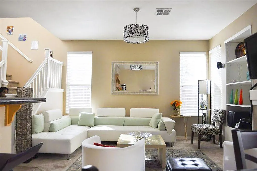 3 bed, 2.5 bath, 1410 sqft, $4,250 — Photo 2