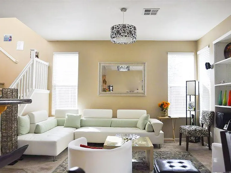 10002 Fieldthorn St — Photo 2