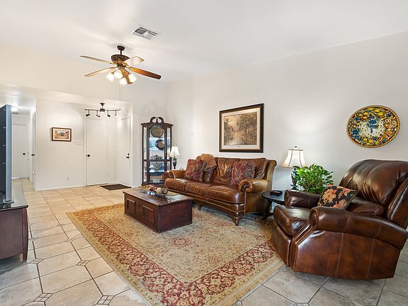5th image of 11202 Parkfield Dr #B