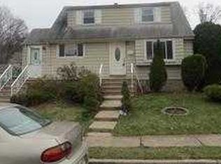 8 Spruce St, Fairview, NJ 07022