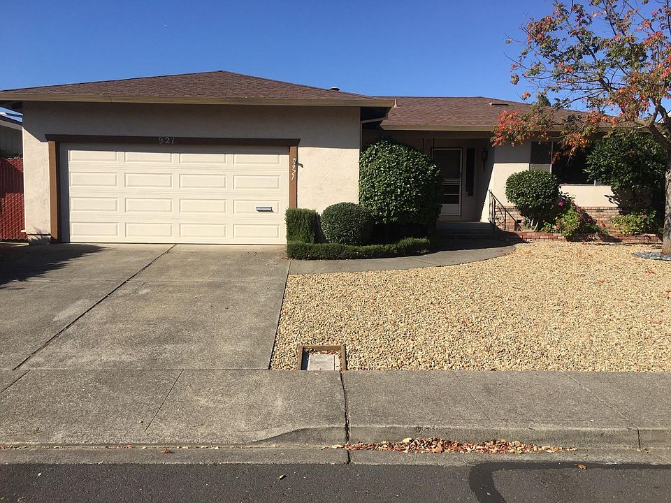 1st image of 921 Manor Dr