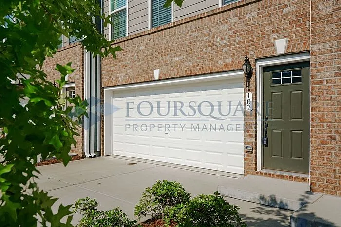 4 bed, 3.5 bath, 2417 sqft, $2,197 — Photo 2
