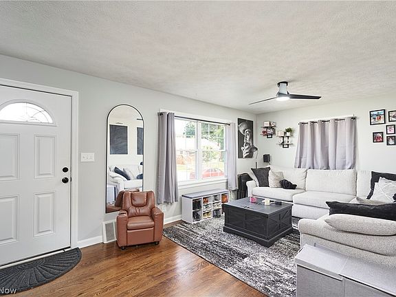 2nd image of 1884 Malasia Rd